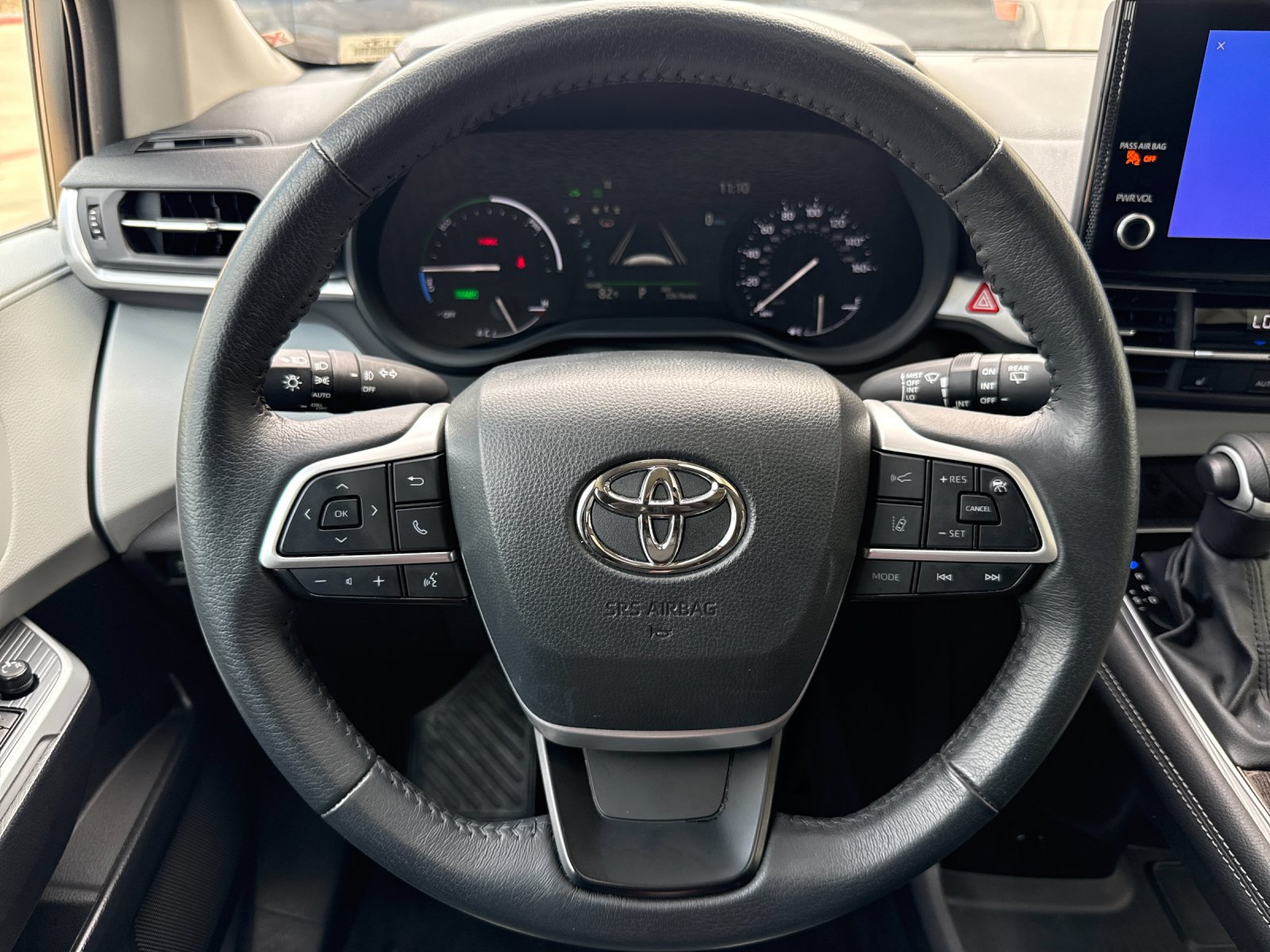 Certified 2025 Toyota Sienna XLE FWD image 23