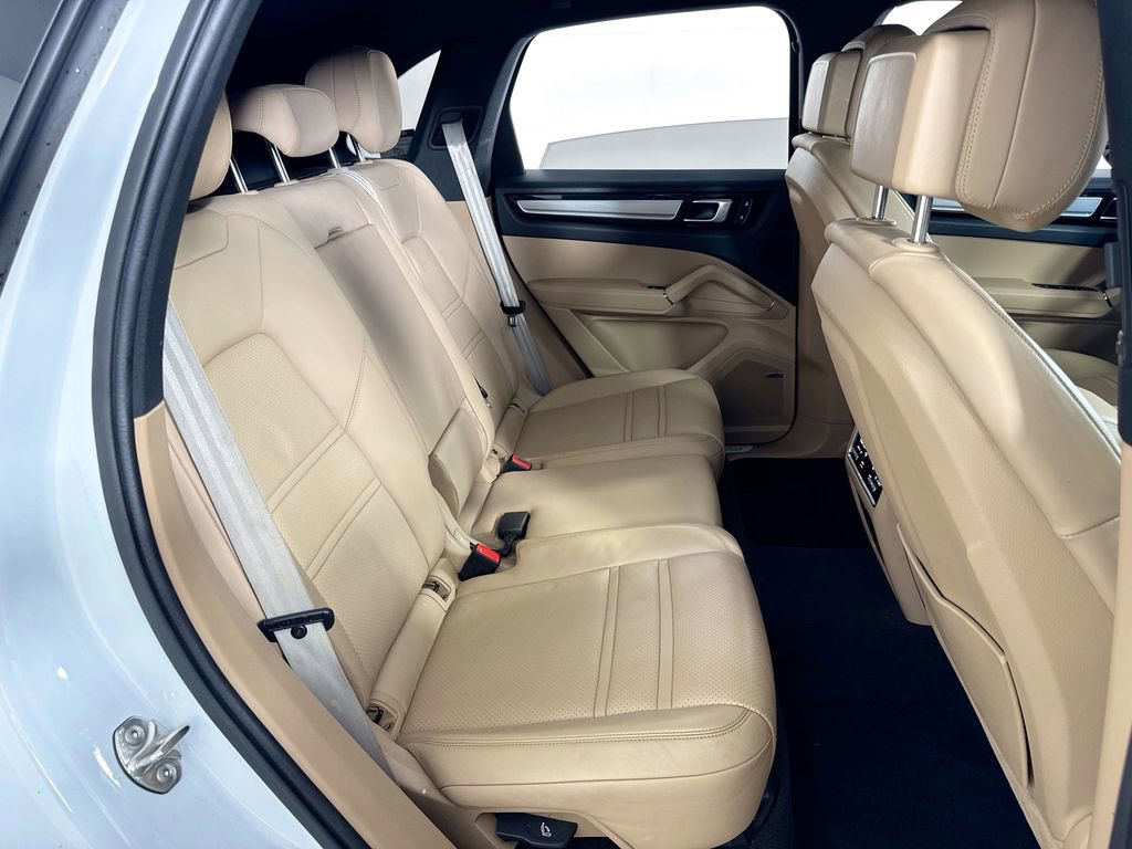 Used 2022 Porsche Cayenne E-Hybrid image 35