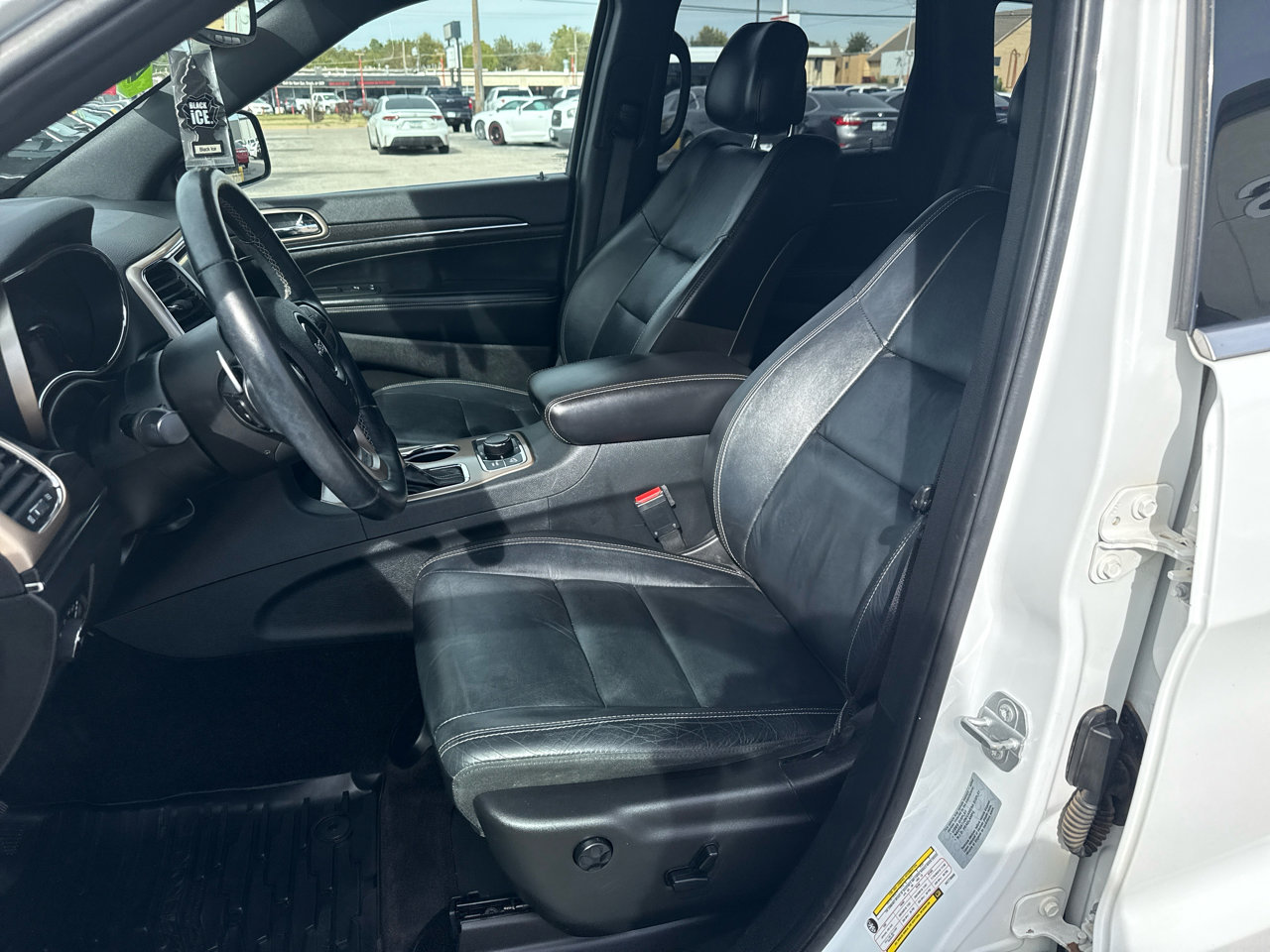 Used 2017 Jeep Grand Cherokee Limited image 11