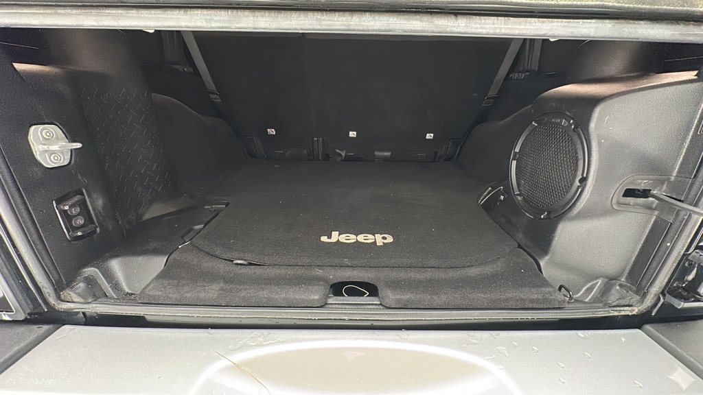 Used 2013 Jeep Wrangler Unlimited Sahara AWD/4WD image 21