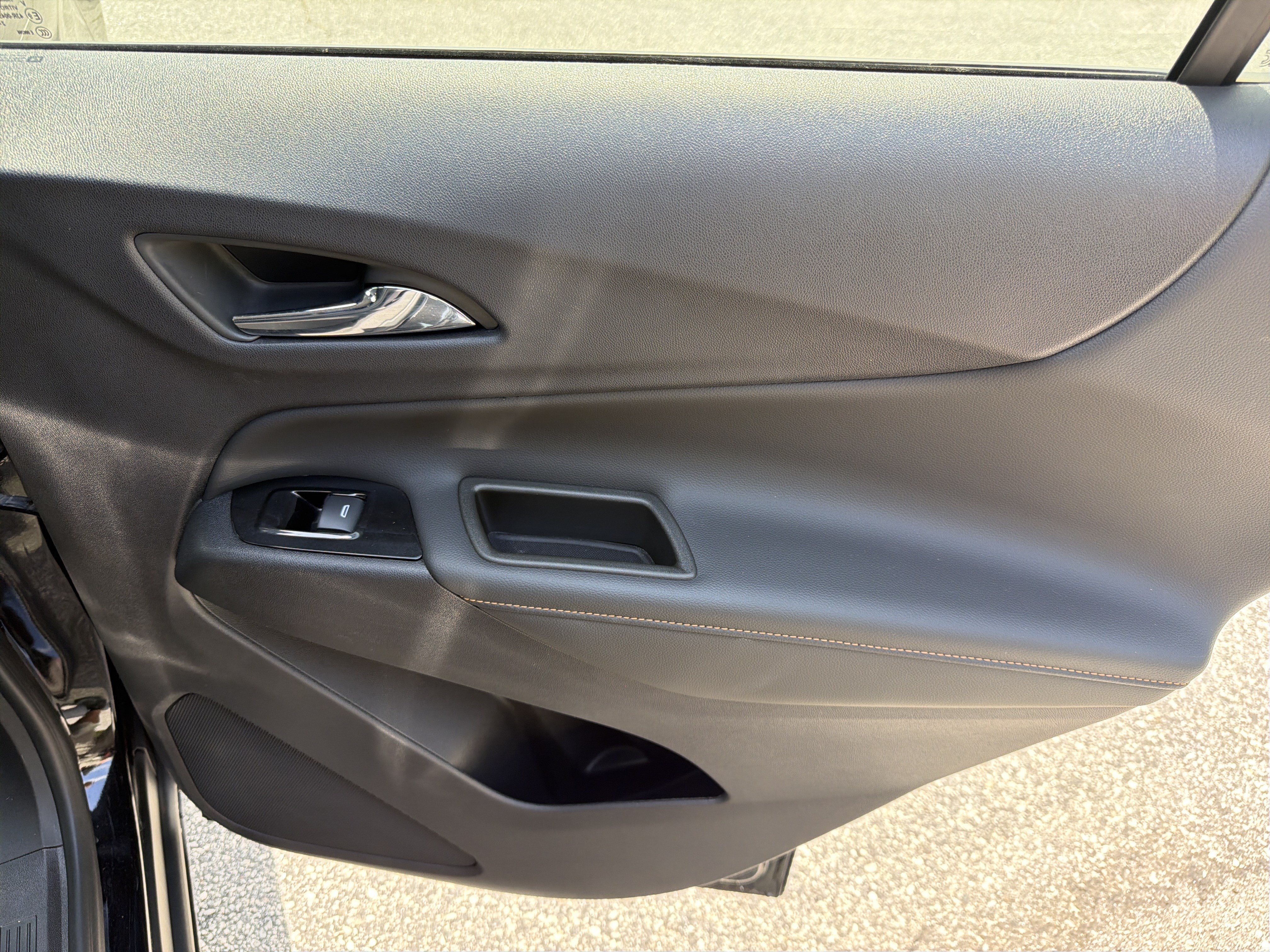 Used 2023 Chevrolet Equinox Premier FWD image 18