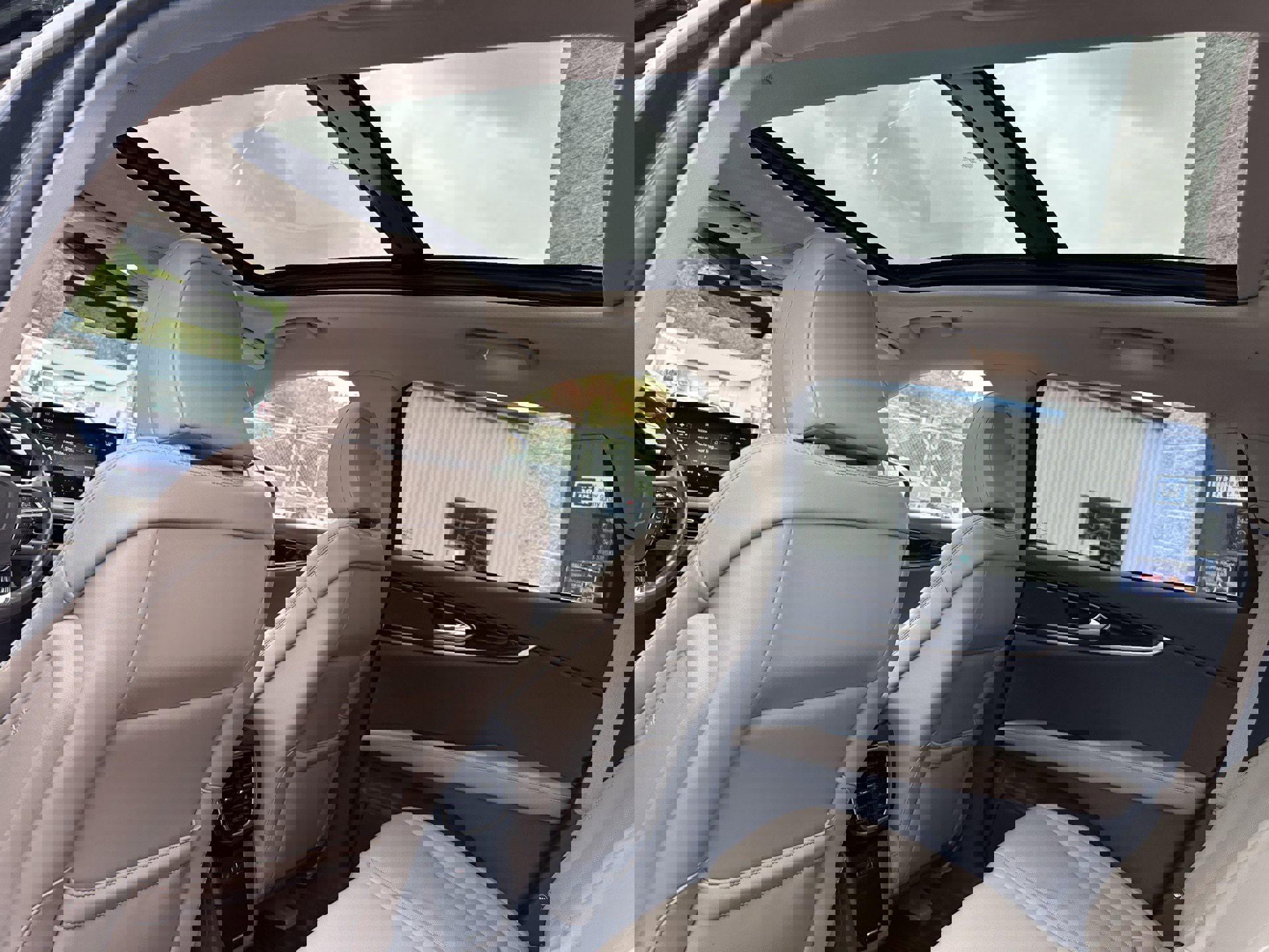 Used 2022 Lincoln Nautilus Reserve image 12