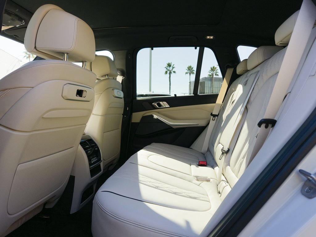 New 2026 BMW X5 M60i w/ Executive Package image 17