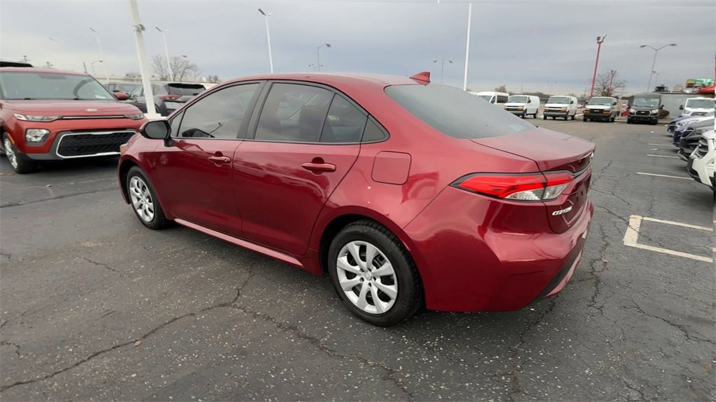 Used 2022 Toyota Corolla LE image 6