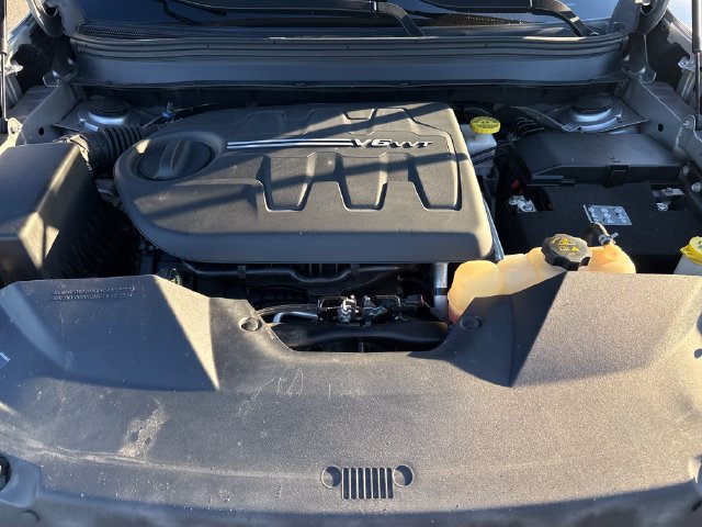 Used 2019 Jeep Cherokee Limited w/ Technology Group AWD/4WD image 29