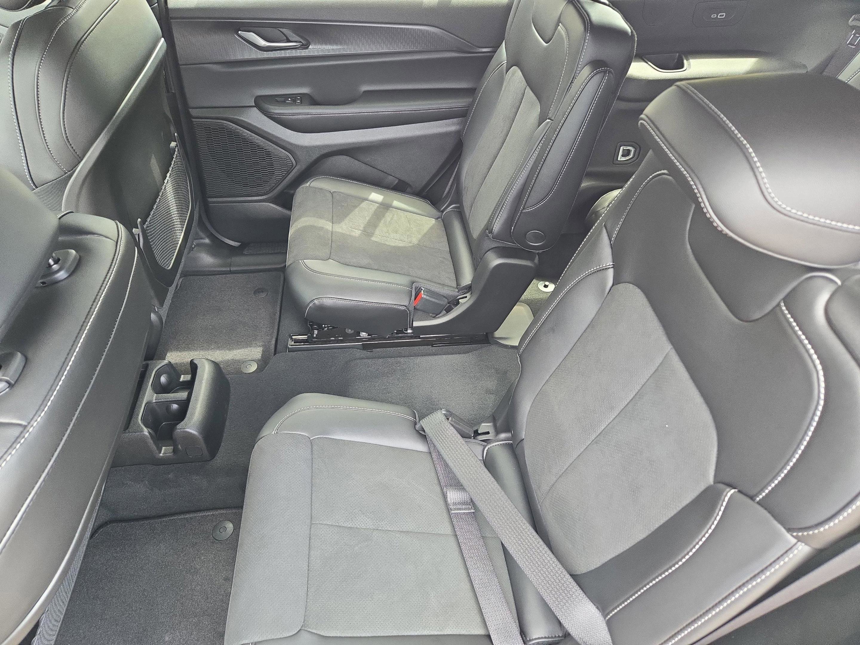 New 2025 Jeep Grand Cherokee L Altitude image 19