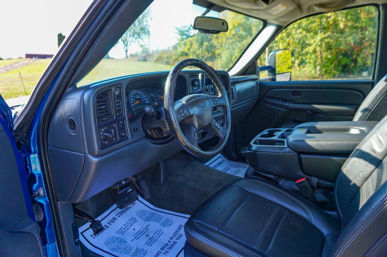Used 2004 Chevrolet Silverado 2500 LS w/ Snow Plow Prep Package AWD/4WD image 19