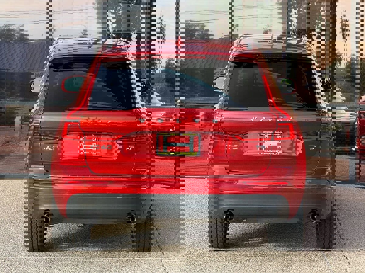 Used 2019 Volvo XC60 T5 Momentum w/ Advanced Package image 10