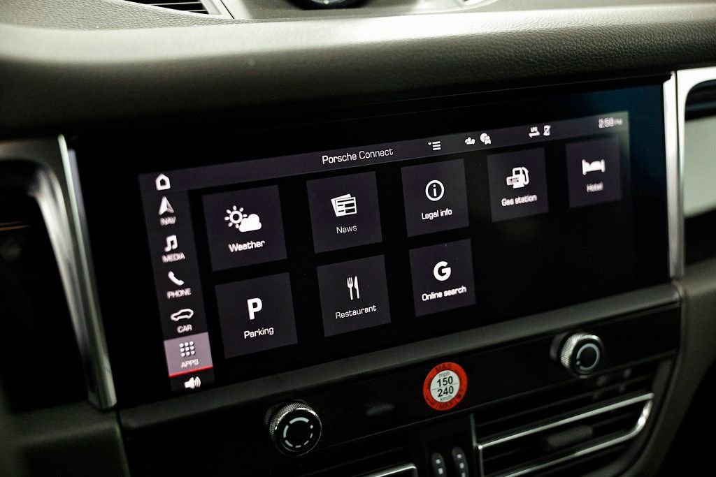 Certified 2025 Porsche Macan image 38