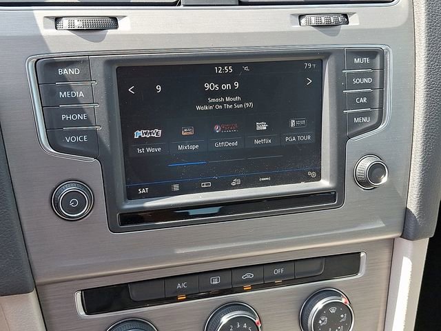 Used 2017 Volkswagen Golf S image 13