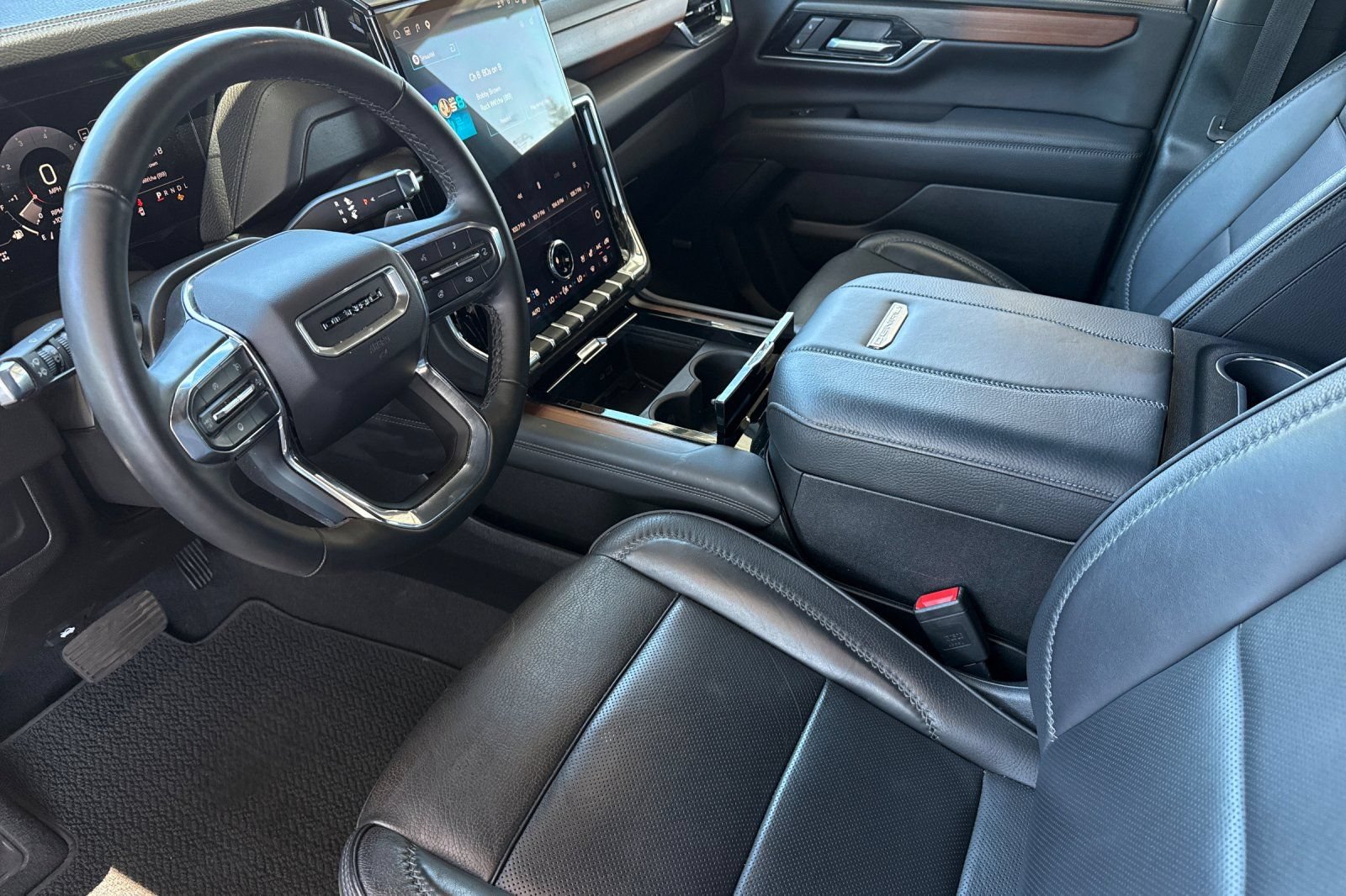 Used 2025 GMC Yukon Denali AWD/4WD image 5