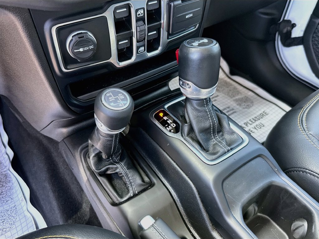 Used 2024 Jeep Wrangler Unlimited Sahara AWD/4WD image 18