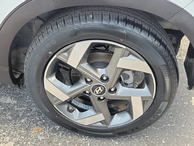 Used 2022 Hyundai Venue Limited w/ Cargo Package FWD image 6