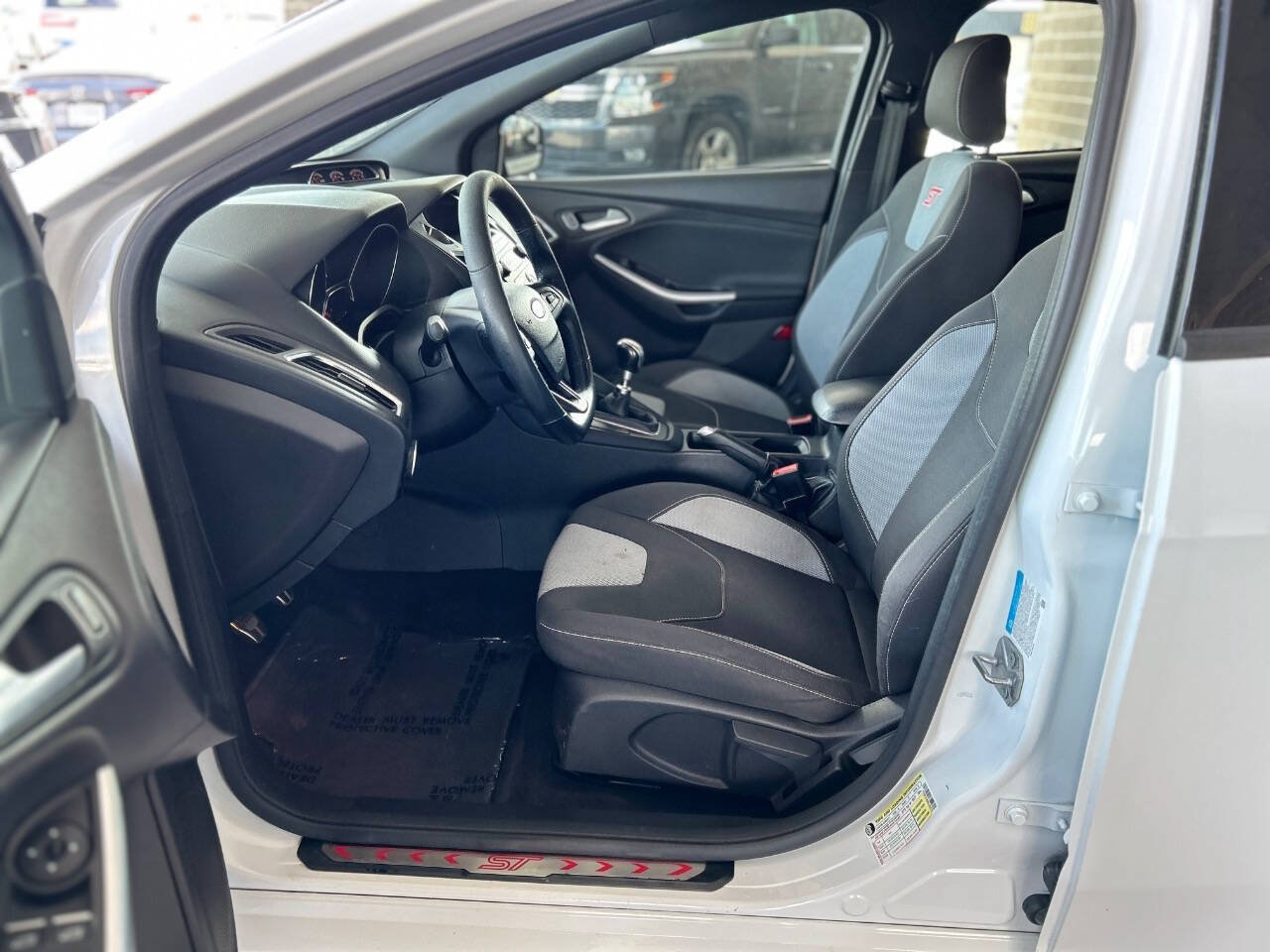 Used 2017 Ford Focus ST FWD image 38