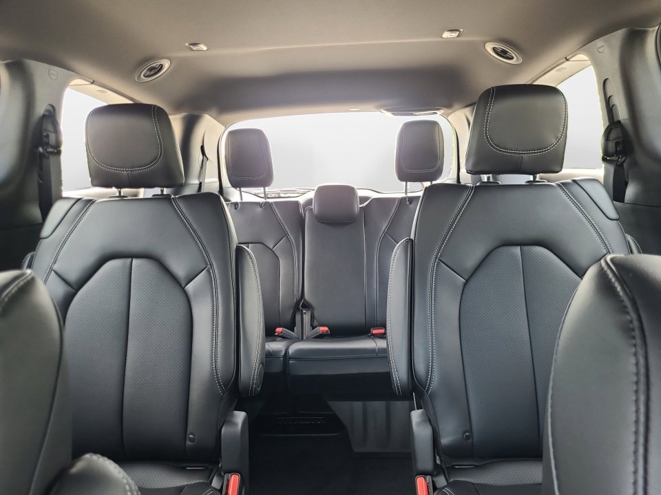 New 2025 Chrysler Pacifica Select image 12