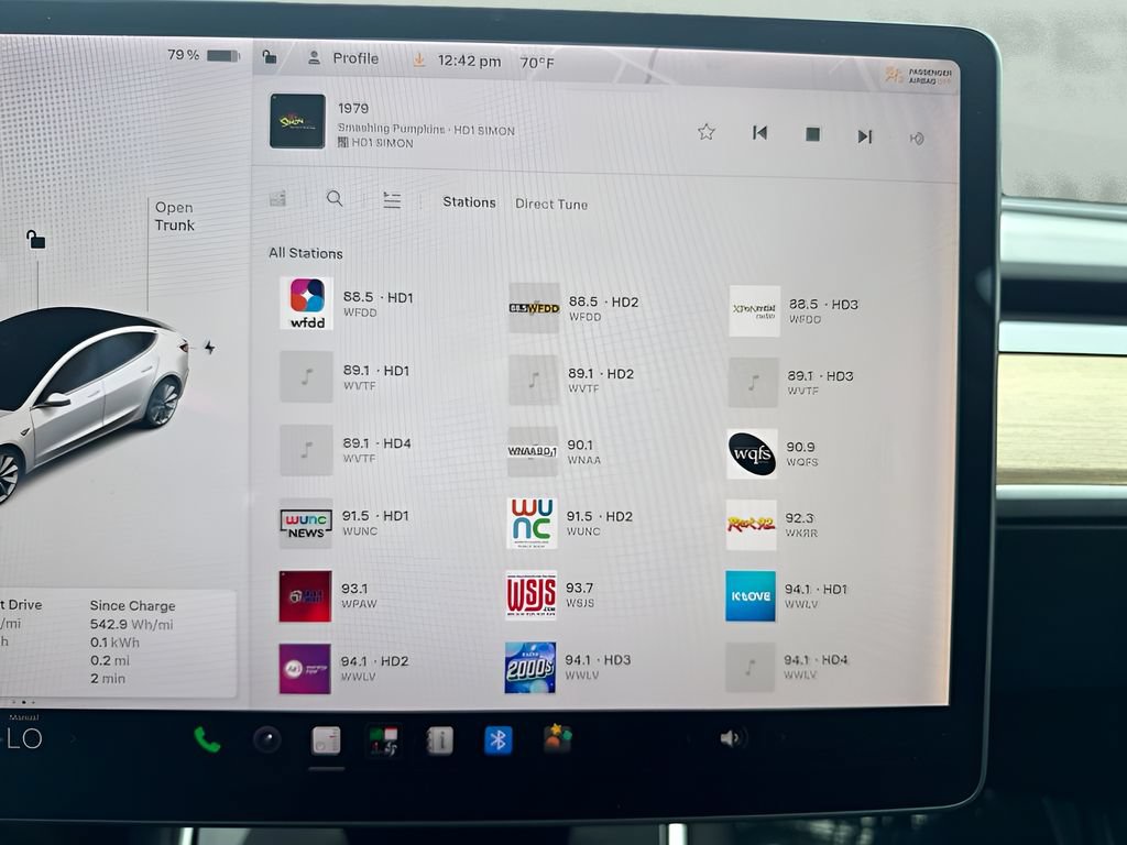 Used 2018 Tesla Model 3 Mid Range RWD image 9