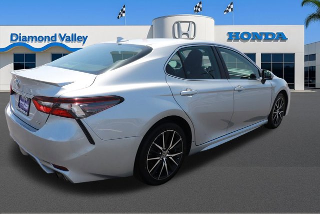 Used 2021 Toyota Camry SE w/ Carpet Mat Package (TMS) FWD image 6