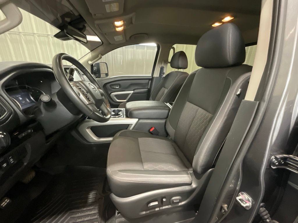 Used 2024 Nissan Titan SV w/ SV Convenience Package AWD/4WD image 9