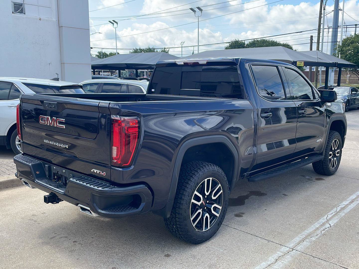 Used 2022 GMC Sierra 1500 AT4 w/ Technology Package AWD/4WD image 7