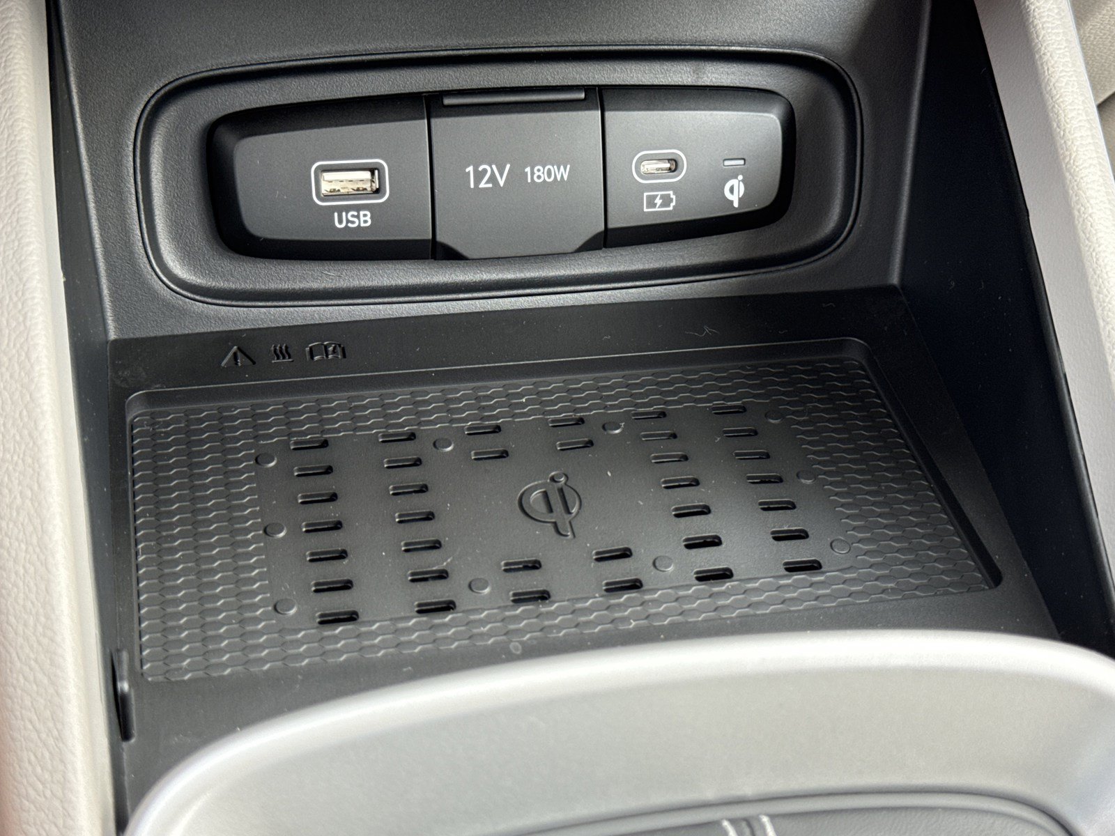 New 2026 Hyundai Venue SEL FWD image 25