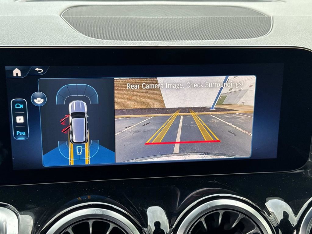 Used 2025 Mercedes-Benz GLB 250 4MATIC image 22