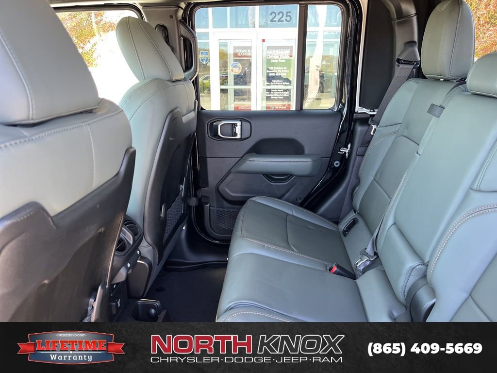 New 2025 Jeep Gladiator Mojave image 13