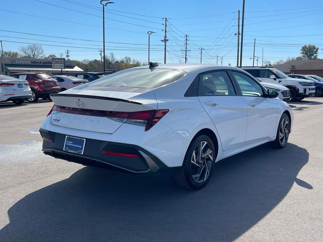 Used 2025 Hyundai Elantra Sport image 3