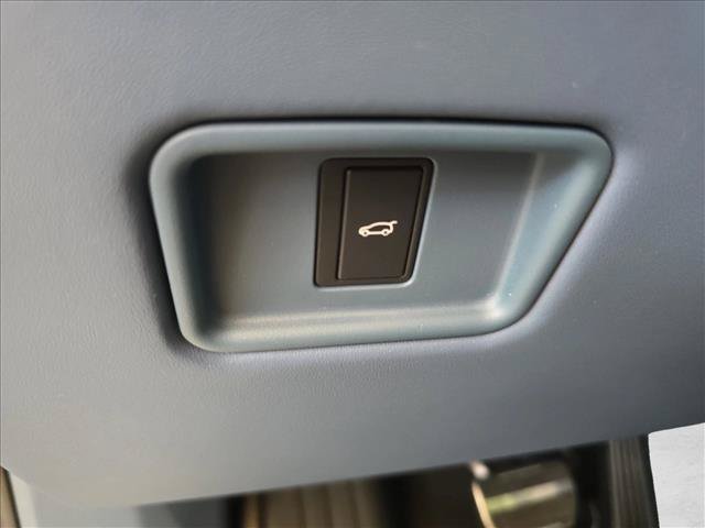 New 2026 Land Rover Range Rover SV AWD/4WD image 26