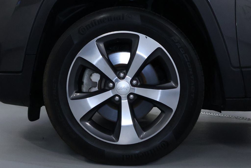 Used 2019 Jeep Cherokee Limited image 35