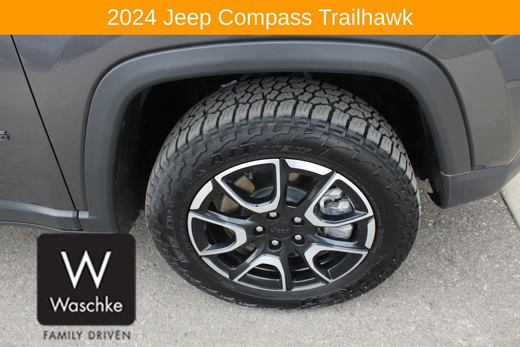 Used 2024 Jeep Compass Trailhawk w/ Trailhawk Elite Group AWD/4WD image 13