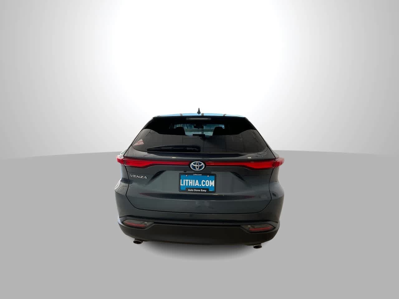 Used 2024 Toyota Venza LE AWD/4WD image 7
