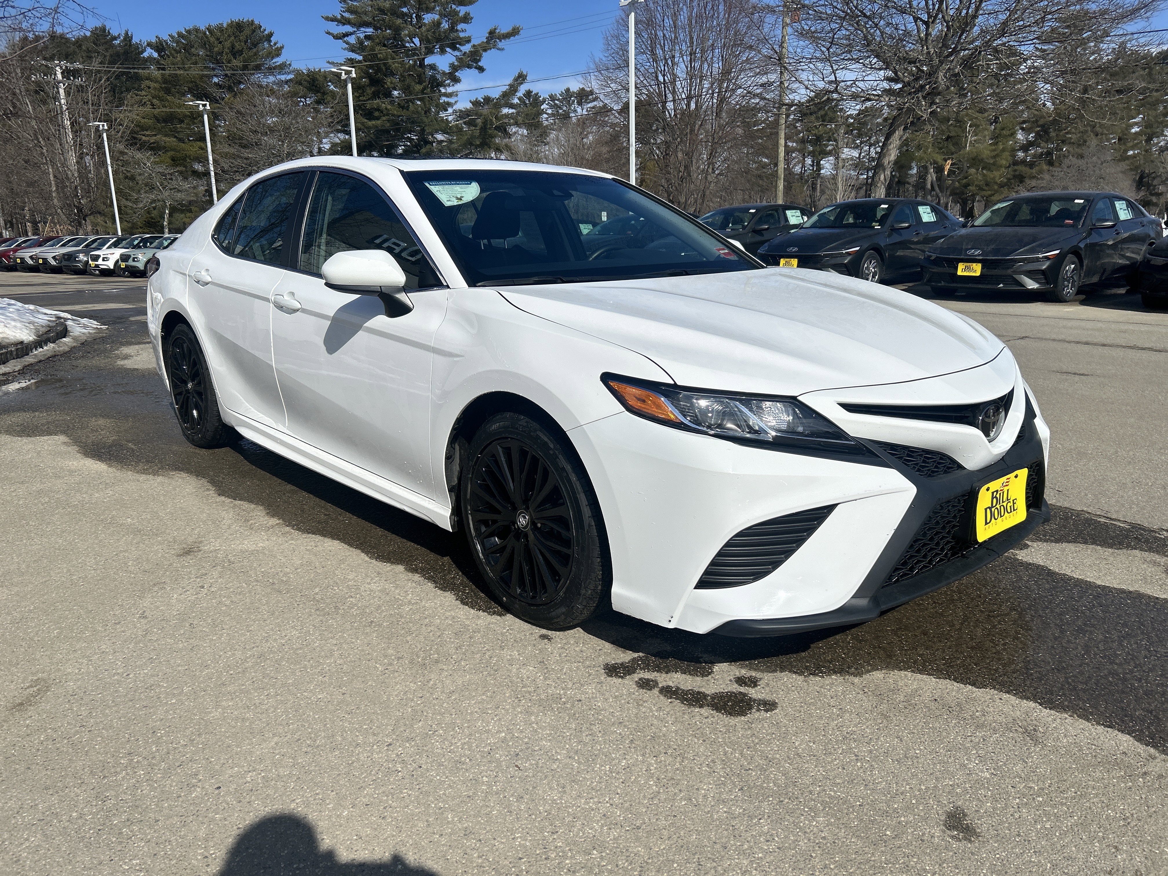 Used 2018 Toyota Camry SE w/ Moonroof Package image 3