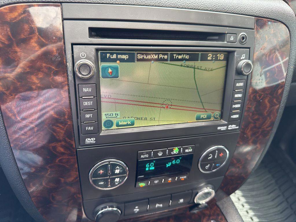Used 2010 GMC Yukon Denali RWD image 12