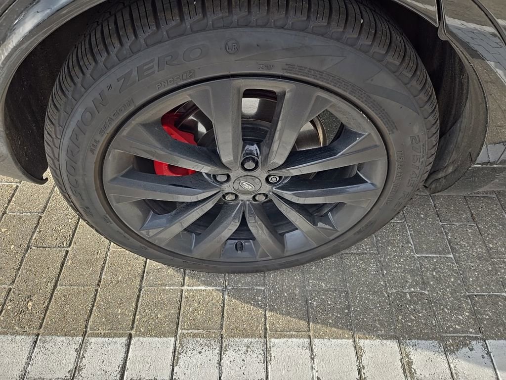 Certified 2024 Land Rover Discovery Dynamic SE image 12