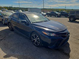 Used 2020 Toyota Camry SE w/ Convenience Package FWD image 3