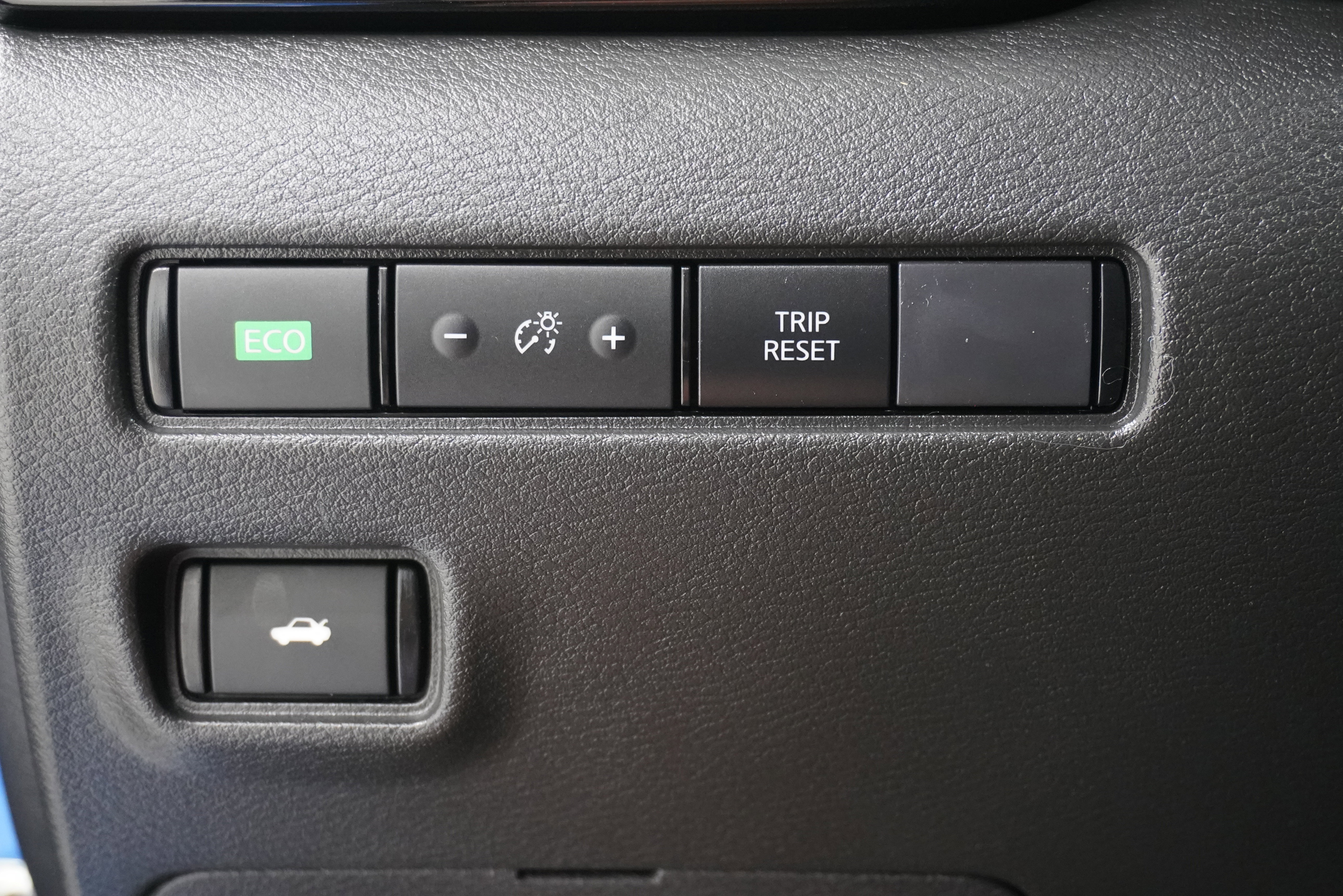 Used 2023 Nissan Sentra SR w/ SR Premium Package FWD image 23