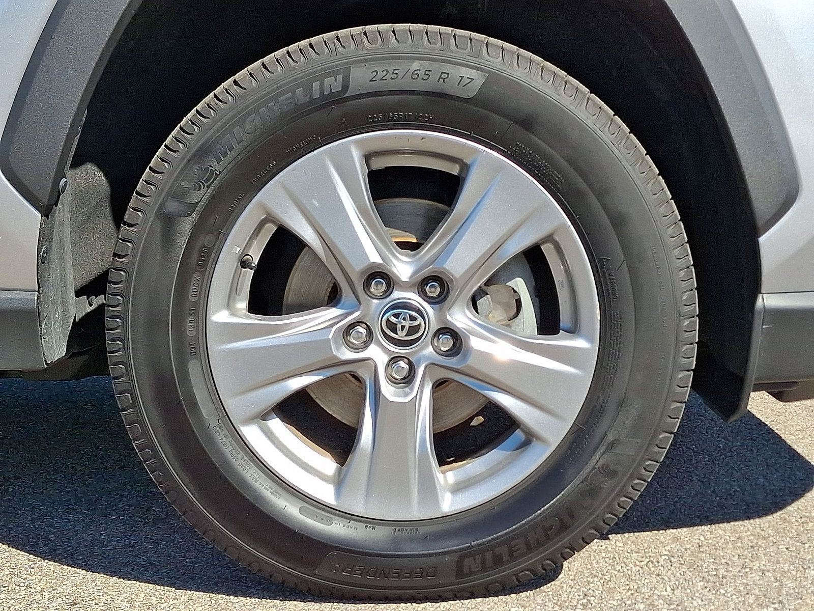 Used 2023 Toyota RAV4 XLE AWD/4WD image 26