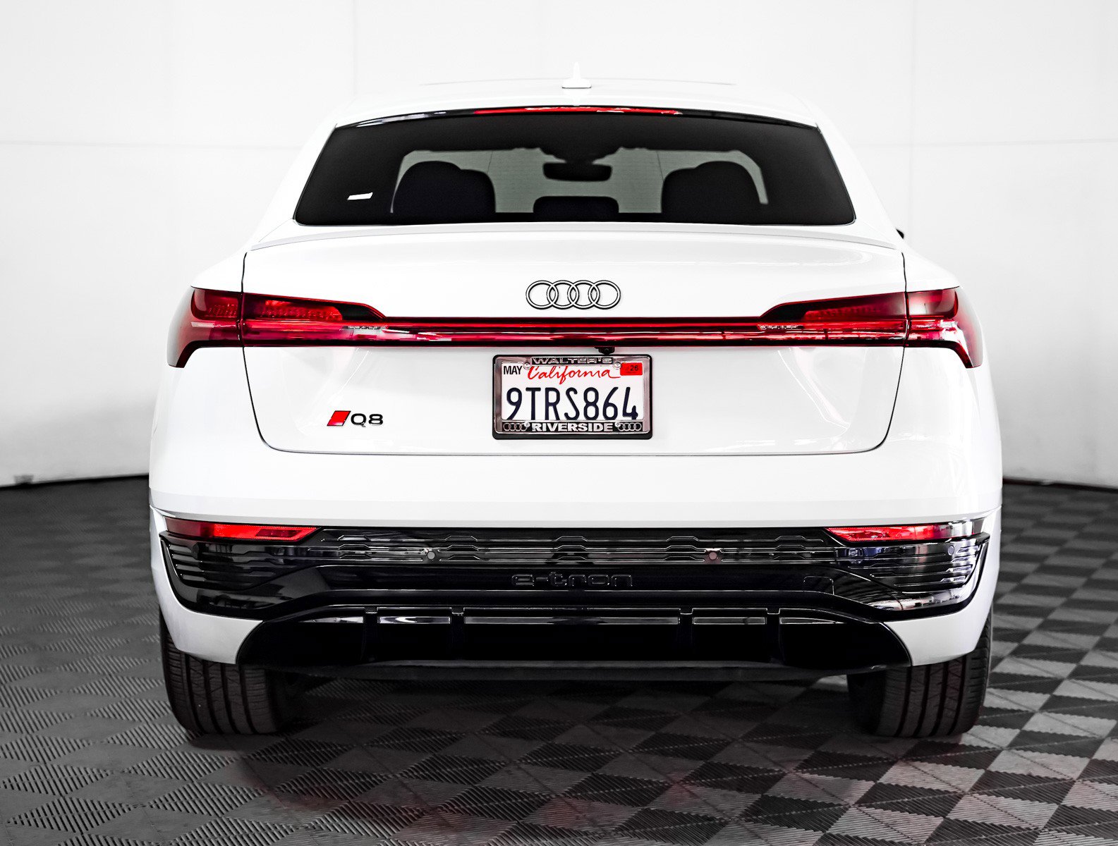 Used 2024 Audi Q8 e-tron Premium Plus w/ Premium Plus Package image 13