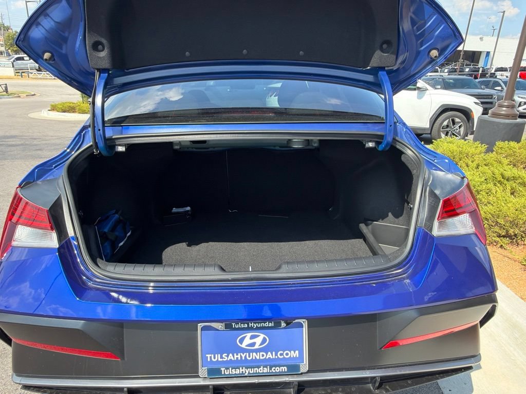 Certified 2026 Hyundai Elantra Limited FWD image 15