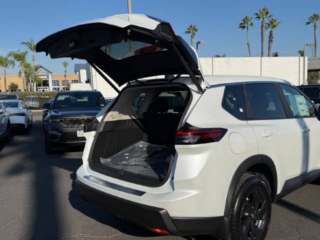 New 2026 Nissan Rogue SV FWD image 8
