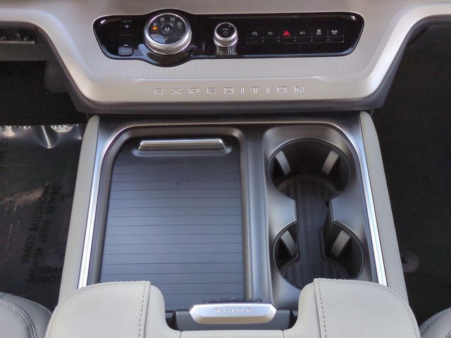 New 2026 Ford Expedition Active image 19