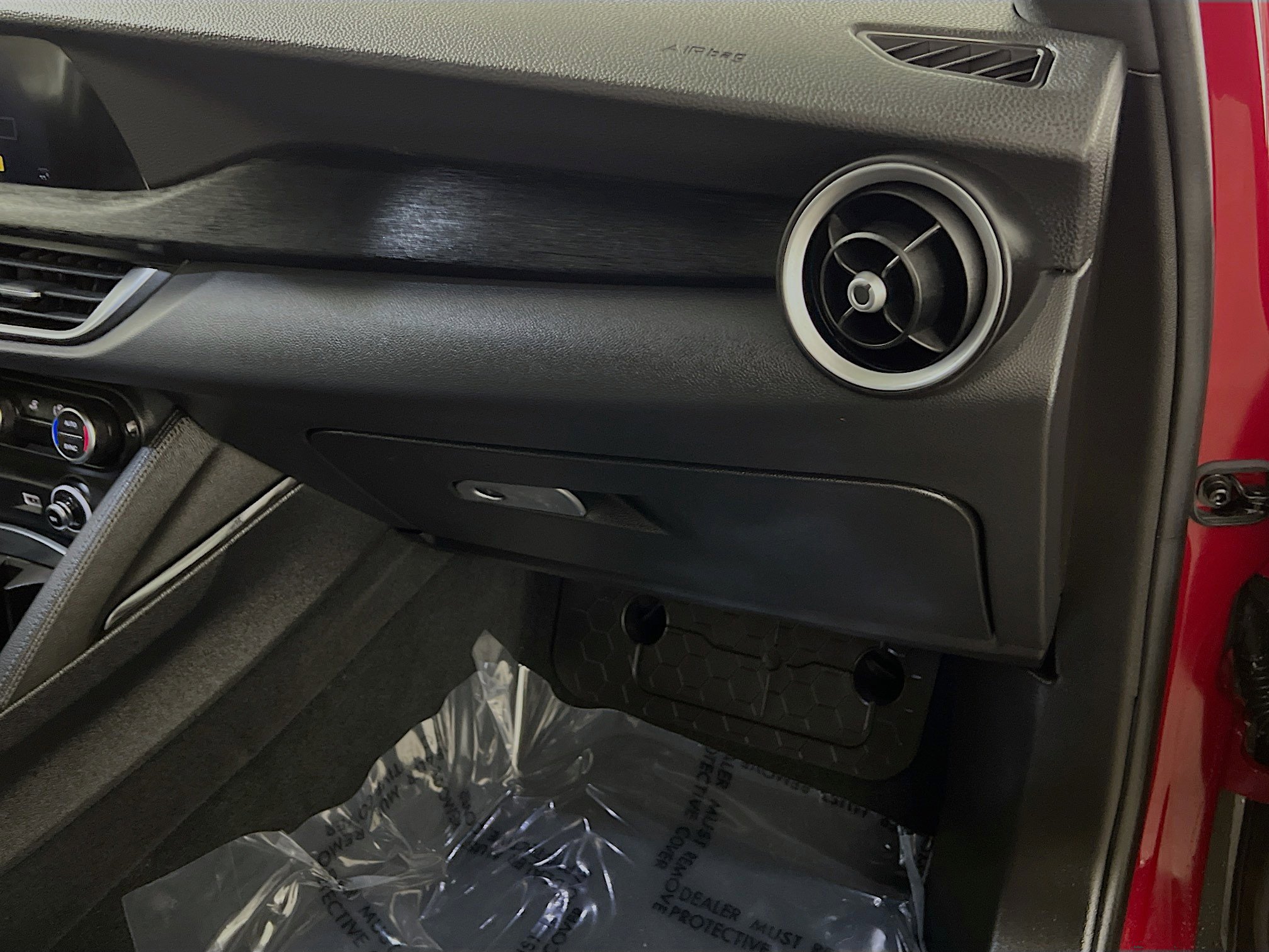 Used 2024 Alfa Romeo Stelvio Sprint image 35