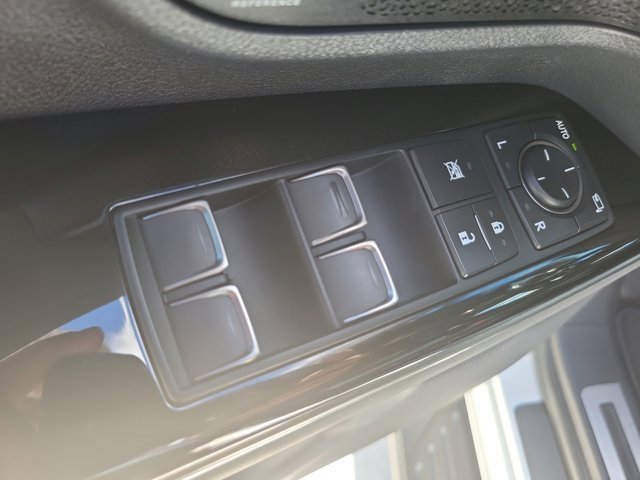 Used 2022 Lexus LX 600 4WD w/ Premium Package image 20