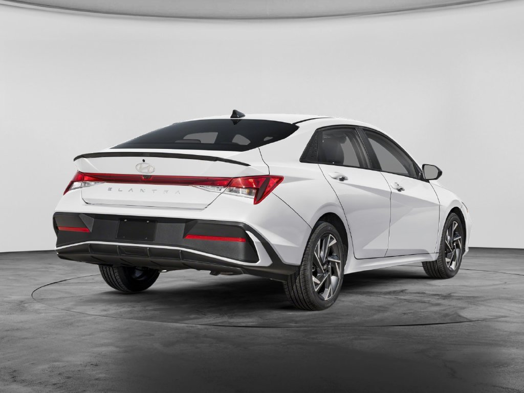 Used 2026 Hyundai Elantra Sport FWD image 3