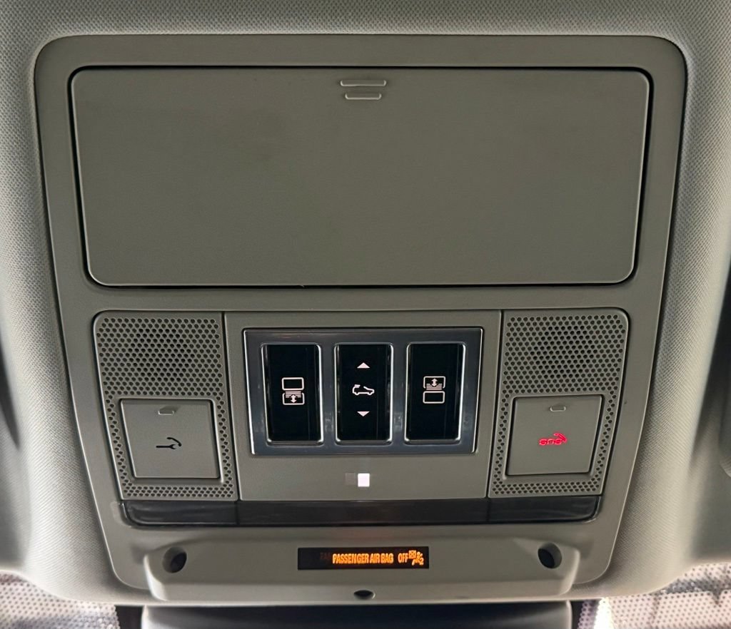 Used 2018 Land Rover Discovery SE AWD/4WD image 25