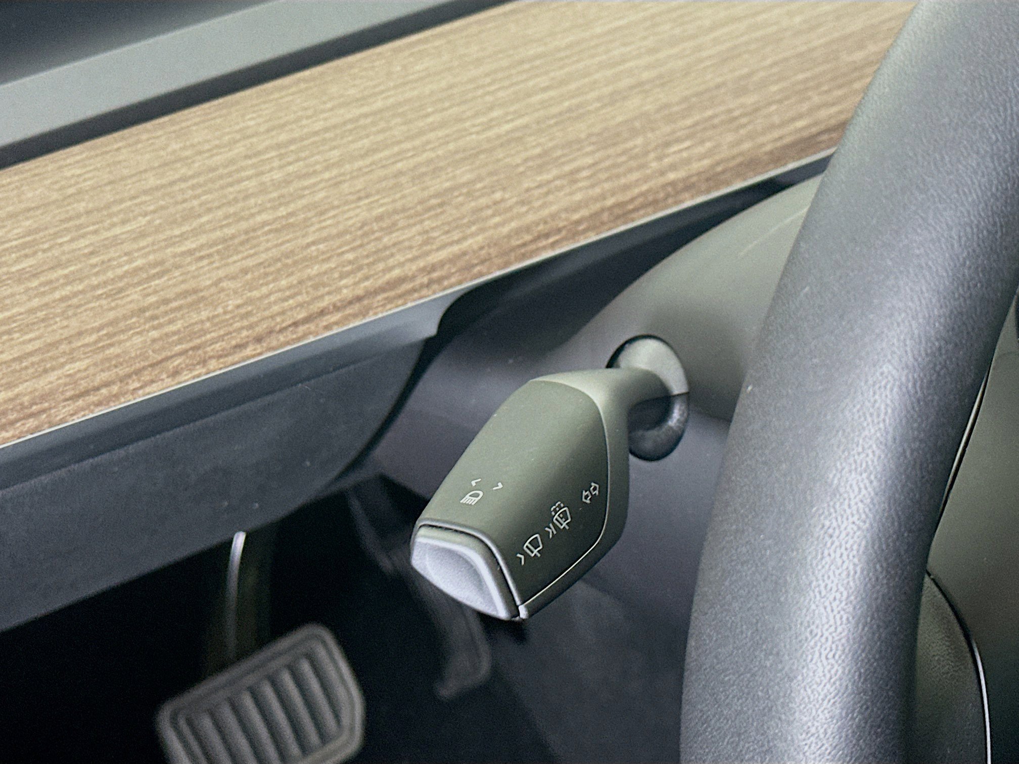 Used 2025 Tesla Model Y Long Range image 16