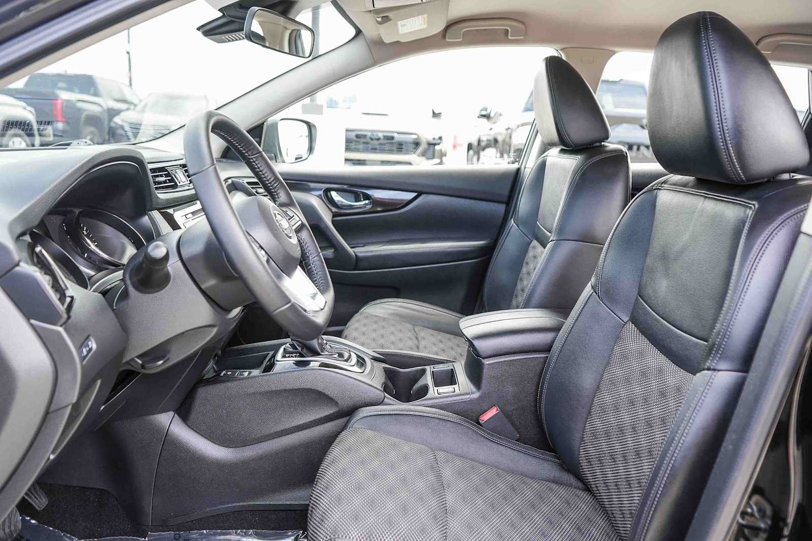 Used 2021 Nissan Rogue Sport SV w/ Technology Package FWD image 17