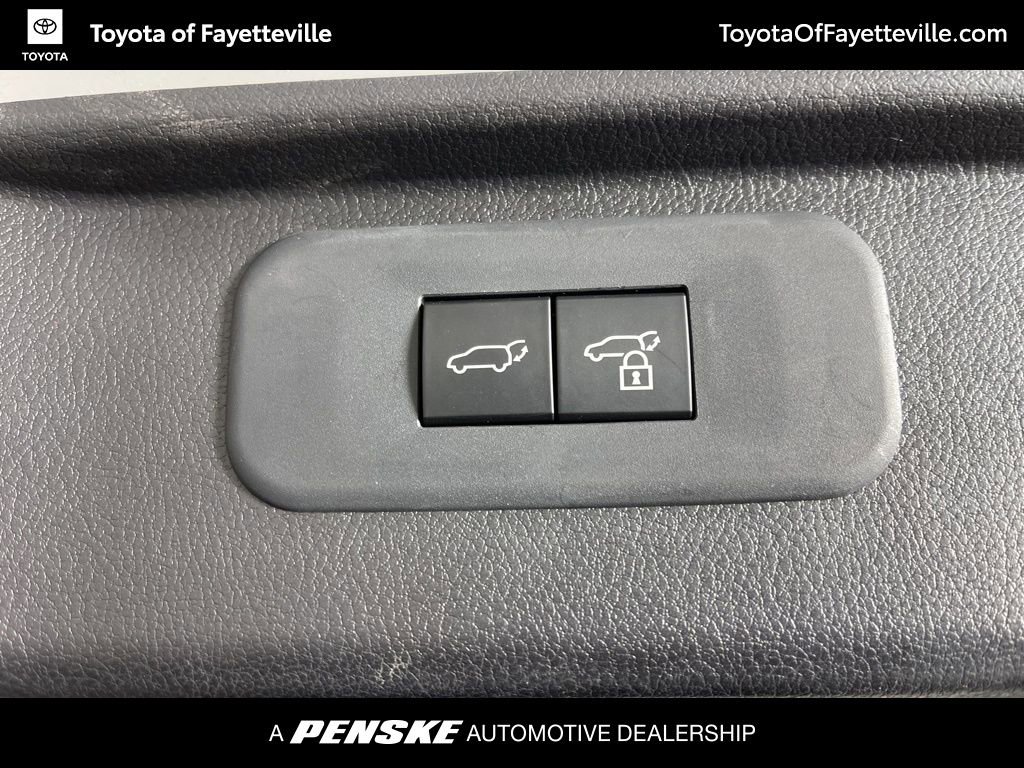 Used 2025 Toyota Grand Highlander AWD image 12