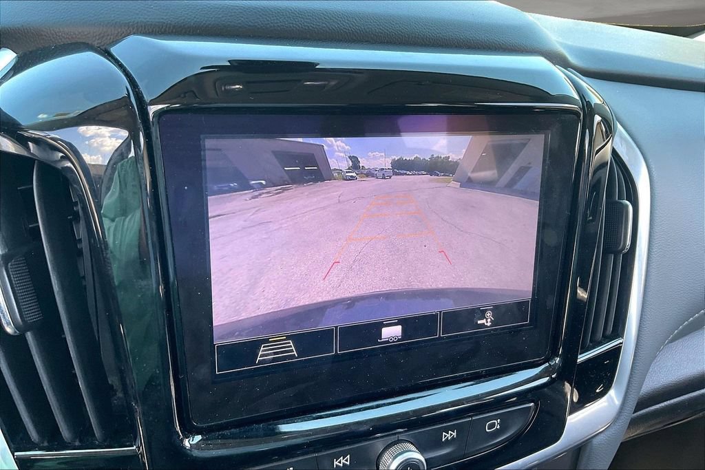 Used 2020 Chevrolet Traverse LT w/ Driver Confidence II Package FWD image 14