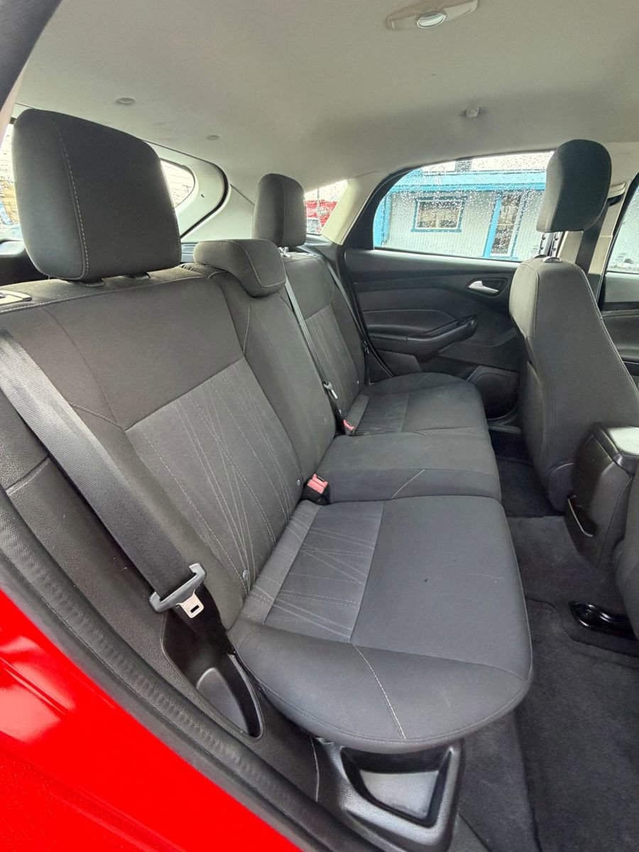 Used 2015 Ford Focus SE image 16
